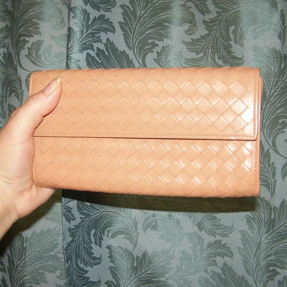 Bottega Veneta Intrecciato Nude/Tan Flap Wallet EUC